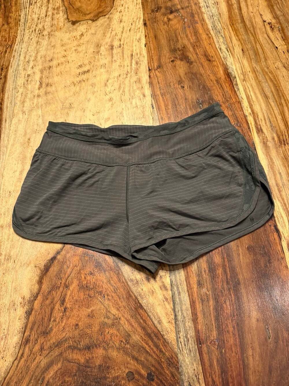 LULULEMON Jogger Sweat Shorts Taupe 2" inseam back zipper pocket Size 4